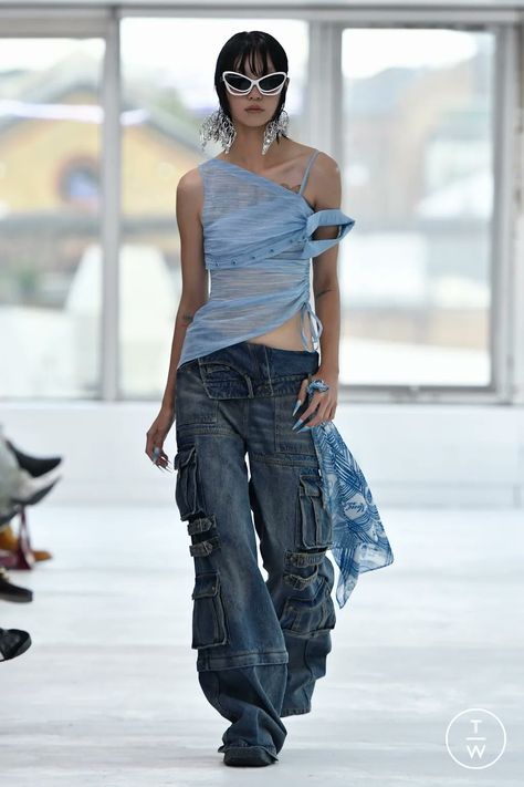 linda on X Mode Grunge, Layered Fashion, Denim Details, Fashion Sketches, Couture Fashion, Denim Fashion, Spring Outfit, Fashion Magazine, Runway Fashion