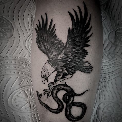 👹Jeferson Toro👹 on Instagram: “Gotcha🦅🪱 Agenda abierta Wpp: 3148801691 . . . . . #tattoo #eagle #snake #history #blackandgraytattoo #legtattoo #tattoolove #inked…” Eagle Snake Tattoo, Tattoo Eagle, Eagle Snake, Snake Tattoo, Black And Grey Tattoos, Leg Tattoos, History, Tattoos, On Instagram