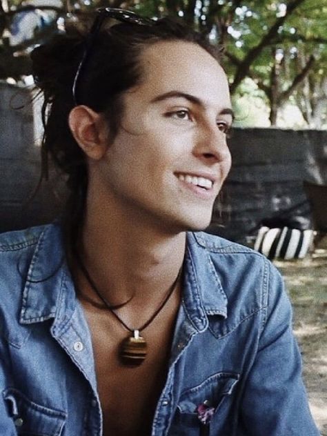 Sam Kiszka  Mais conhecido como o amor da minha vida Sammy Kiszka, Sam Kiszka, New Rock, Side Profile, Human Art, Timothee Chalamet, Beauty Life, White Boys, Led Zeppelin