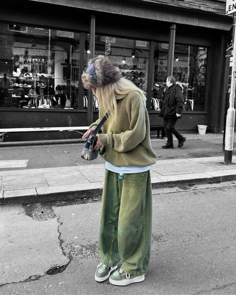 How about her color? 🫛 Outfit info 👇🏻 • • • 📸 @daisybirchalll 🇬🇧 👔Top : runge 👖Bottom : the ragged priest 👞Shoes : clints 👜Bag : carhartt • • • • • • fur bucket hat, light khaki knit, baggy khaki jeans, cross bag, khaki sneakers, women’s outfit, united kingdom Carhartt Women Outfits, Carhartt Women's Outfit, Khaki Sneakers, Outfit Info, Fur Bucket, Fur Bucket Hat, Hat Light, Khaki Jeans, The Ragged Priest