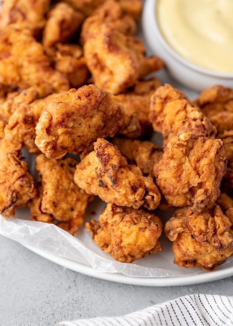 Chick Fil A Nuggets Recipe, Homemade Honey Mustard Sauce, Chick Fil A Chicken Nuggets, Chicken Nuggets Recipe, Chick Fil A Nuggets, Fried Chicken Nuggets, Healthy Fast Food Options, Gimme Delicious, Popeyes Chicken