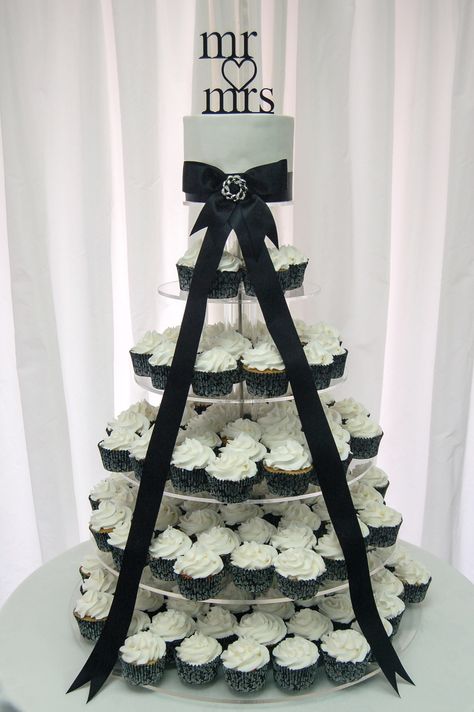 Mr and Mrs topper used on this black and white cupcake tower. https://www.facebook.com/pages/Strawberry-Sky-Cakes/155937597766548 White Wedding Cupcakes, Black And White Cupcakes, Wedding Planning Boards, Cupcake Tower Wedding, Black And White Wedding Cake, Purple And Gold Wedding, Black And White Wedding Theme, Wedding Cake Alternatives, Black Wedding Cakes