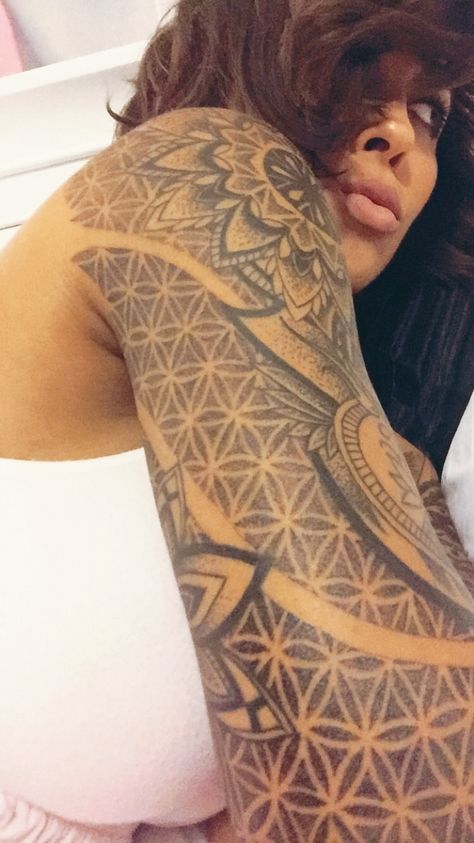 Sacred Geometry Arm Sleeve, Flower Of Life Tattoo Neck, Flower Of Life Sleeve Tattoo, Elegant Sleeve Tattoo For Women, Mandala Dot Tattoo, Full Shoulder Tattoo, Sacred Geometry Tattoo Sleeve, Flower Of Life Tattoo Women, Flower Of Life Neck Tattoo