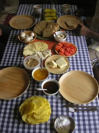 swiss breakfast Swiss Breakfast Traditional, Ancestral Recipes, Swiss Breakfast, Swiss National Day, Swiss Cuisine, Swiss Food, Breakfast Around The World, Swiss Recipes, Food Traditional