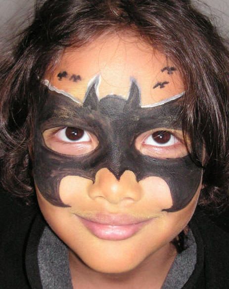 Bali Kids Party - Face Painting Kids Bat Makeup Halloween, Bat Makeup Halloween Kids, Bat Face Paint, Minnie Mouse Face Painting, Batgirl Makeup, Mouse Face Paint, Bat Costumes, Bat Makeup, Zombie Witch