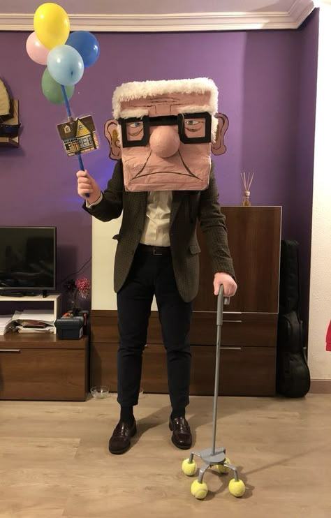 90 Punny Funny & Out of the Box Halloween Costumes for October 31st | Hike n Dip Carl Fredricksen Costume, Carl Up Costume, Box Halloween Costumes, Halloween Costume Winners, Boxing Halloween Costume, Karneval Diy, Carl Fredricksen, Handmade Halloween Costumes, Clever Halloween Costumes