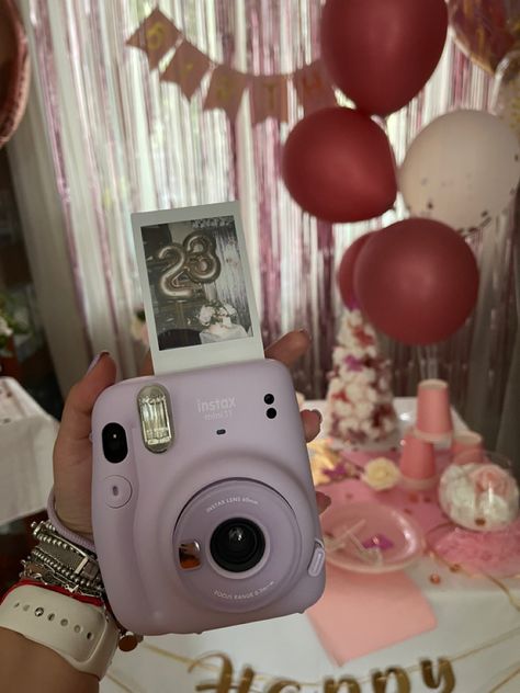 Disposable Camera Bday, Birthday Poloroid Ideas, Memorable Gifts For Best Friends, Bestie Birthday Gift Ideas, Cute Present Ideas, Bff Gift Ideas, Best Friend Birthday Gift Ideas, Friend Birthday Gift Ideas, Instax Mini Ideas