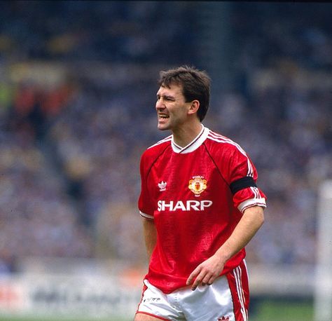 Bryan Robson of Man Utd in 1991. Bryan Robson, 90s Stuff, Roy Keane, Manchester United Legends, Manchester United Players, Football Legends, Manchester United Football Club, Vintage Man, Association Football