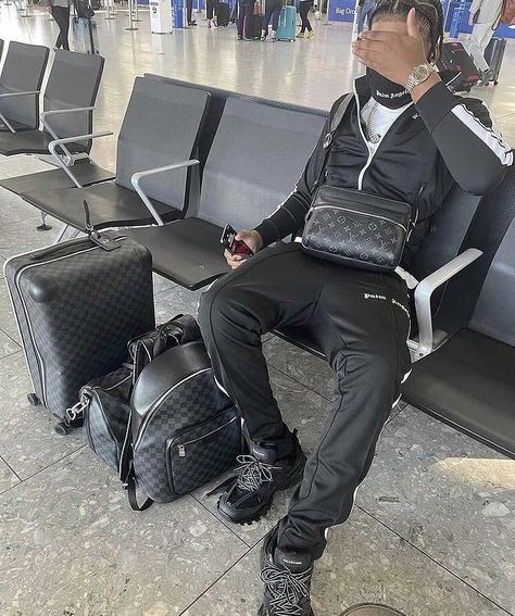 Balenciaga Track Outfit Men, Uk Street Fashion, Rapper Outfits Men, Tracksuit Outfit Mens, Men Tracksuit Outfit, Balenciaga Track Outfit, Airport Outfit Men, Fashion Men Streetwear, Uk Street Style