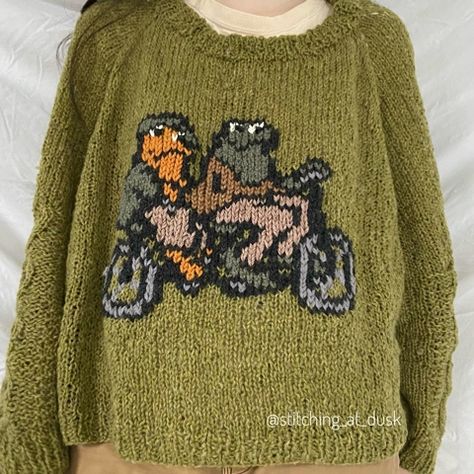 Frog Sweater Knitting Pattern, Frog And Toad Embroidery, Dog Beanie Pattern, Frog Sweater, Intarsia Knitting, Hand Knit Blanket, Knitting Machine Projects, Cold Morning, Frog And Toad