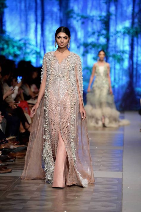 Sana Safinaz Bridal, Zac Posen Wedding Dress, Elie Saab Bridal, Pakistani Traditional, Bridal Couture Week, Davids Bridal Wedding Dresses, Sana Safinaz, Red Wedding Dresses, Indian Bridal Dress