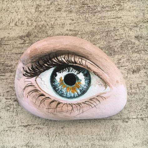 Eye Rock Painting, Diy Rock Art, Painted Rocks Craft, Painted Rocks Diy, Rock Painting Patterns, Painting Rocks, Eye Painting, Rock Painting Designs, Rock Painting Art