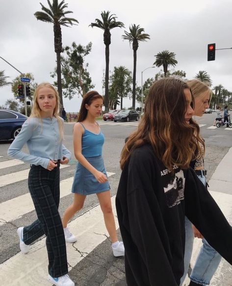 Brandy Melville Outfits, Photographie Portrait Inspiration, Best Friend Photos, Grunge Look, Adidas Outfit, Best Friend Goals, Friend Photoshoot, Best Friend Pictures, Grunge Style