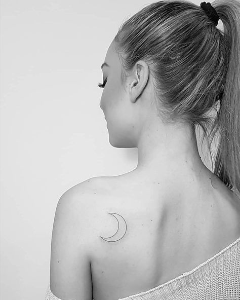 Tattoos For Women Small Meaningful, Jagua Tattoo, Ester Exposito, Tattoos Skull, Dream Tattoos, Feminine Tattoos, Fake Tattoos, Back Shoulder, Piercing Tattoo