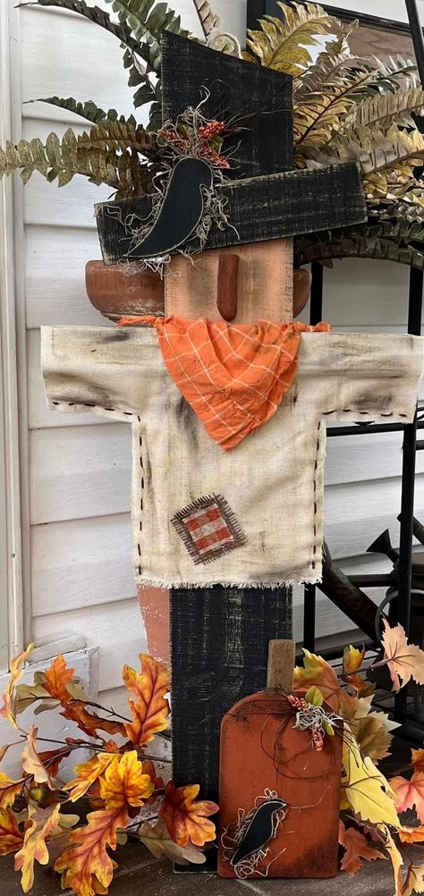 Fall Ladders Ideas, Diy Outdoor Fall Decor Ideas, Crate Pumpkins, 4x4 Crafts, Wooden Scarecrow, Wood Scarecrow, Country Fall Decor, Primitive Fall Crafts, Circle Ideas