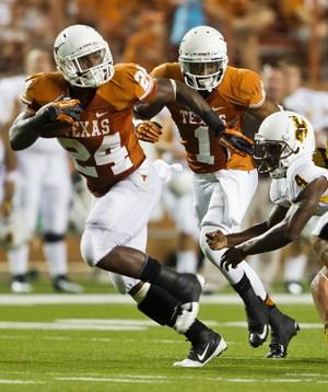 UT vs Wyoming.    www.hornsillustrated.com American Football Clothing And Equipment, Ut Football, Ricky Williams, Ut Longhorns, Texas Longhorns Football, Longhorns Football, Texas Sports, Texas Football, Ski Sport