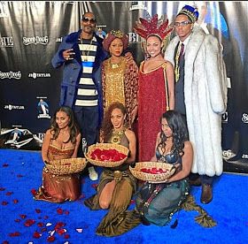 Welcome To Zamunda! - Snoop Dogg Throws 'Coming To America' Themed Party For Son's Birthday America Party Theme, Coming To America Party Theme, America Decorations, Africa Theme Party, America Themed Party, Beyonce Party, Sweet 16 Party Themes, Baby Homecoming, America Theme