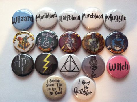 Harry Potter Pins, Harry Potter Badges, Harry Potter Pin, Harry Potter Crafts, Harry Potter Diy, Harry Potter Love, Harry Potter Party, Magnet Set, Rock Painting Designs