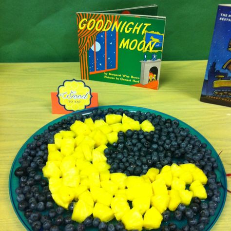 Goodnight moon baby shower  @Jodi Donham idea ;) Food Display Table, Eclipse Party, Fruit Platter Designs, Twinkle Twinkle Baby Shower, Goodnight Moon, Moon Baby Shower, Moon Party, Space Birthday Party, Moon Baby