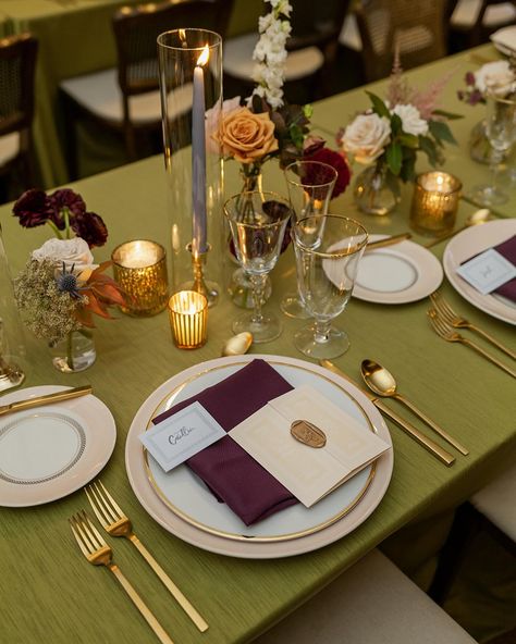 ☘️ Green ☘️ with envy, lust, joy for these details In spirit of St. Patrick’s day, here’s some inspo for how to use green on your wedding day! Fern green tablescape Sage green custom vintage stationary Emerald green outdoor fireplace Forest-inspired (DIY!) bouquet Green Tablescape, Vintage Stationary, Fern Green, Diy Bouquet, Outdoor Fireplace, Chicago Wedding, Green Wedding, On Your Wedding Day, Table Decor