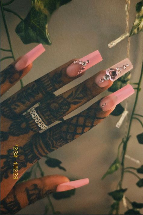 Pink Henna, Nail Inspo Pink, Nail Ideas Pink, Pink Nail Inspo, Pink Nail Ideas, Cute Henna Designs, Cute Henna Tattoos, Henna Style Tattoos, Henna Inspo