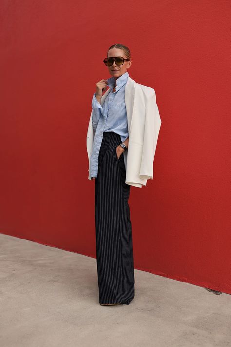 white blazer White Suit Jacket Outfit Women, White Blazer Outfit Casual, White Blazer Outfit Work, Theory Outfits, Elsa Fashion, White Blazer Outfit, Chic Grandma, White Jacket Outfit, White Blazer Outfits