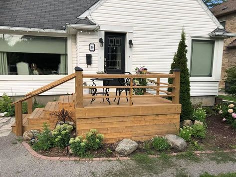 Small Deck Off Back Door Patio, Small Deck Porch Ideas, Small Back Porch Deck Ideas, Wood Deck Front Of House, Front Deck Design Ideas, Small Front Deck Designs, Deck Off Side Of House, Small Wood Porch Ideas, Small Porch With Steps