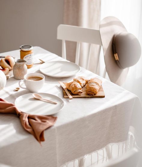 Easter Breakfast Table, Milk Photography, Food Photography Studio, Table Top Photography, Breakfast Photography, Scandinavian Kitchen Design, Morning Photography, Light Breakfast, Easter Breakfast