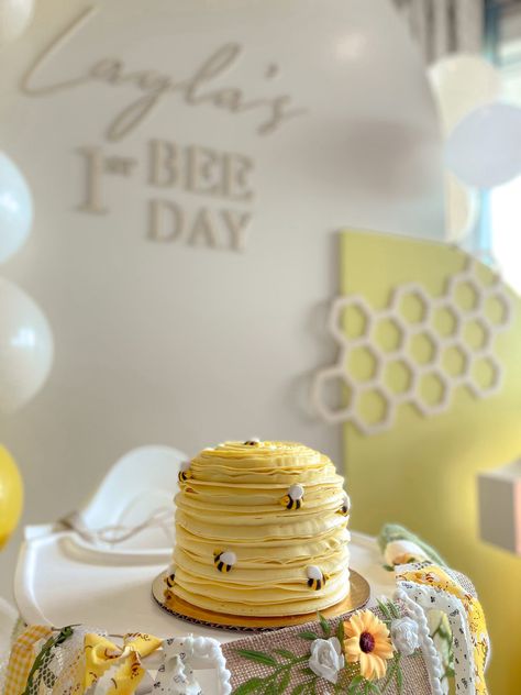 Layla's FIRST BEE DAY | One Year Old Birthday Party | Planning & DIY Tips - Kelsie Kristine Honeybee 1st Birthday Party, Happy To Bee One Birthday, First Bee Day Cupcakes, Happy 1st Bee Day, First Bee Day Decorations, Girls One Year Birthday Party Theme, Girl 1 Year Birthday Party Theme, Bee Day Birthday Cake, Happy First Bee Day