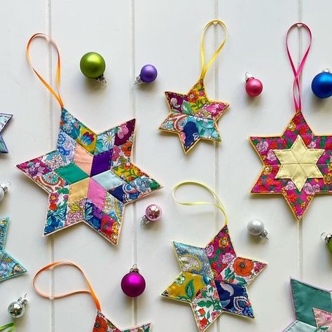 Quilted Star Ornaments, Quilted Star Christmas Ornaments, Christmas Ornaments Sewing Patterns, Christmas Ornament Sewing Patterns, Quilted Star Ornaments Patterns, Diy Fabric Ornaments Christmas Balls, Patchwork Star Pattern, Sew Ornaments, Patchwork Star