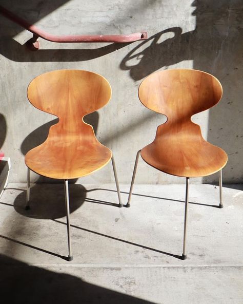 1950's Ant Chair by Arne Jacobson for Fritz Hansen, Denmark—The Den Vintage Ant Chair, The Den, Fritz Hansen, Ants, Chair Design, Denmark, Interior And Exterior, Dining Chairs, Coffee Table