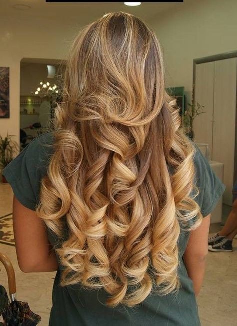 A lot of blonde hair Big Curls For Long Hair, Curls For Long Hair, Lifeless Hair, Big Curls, Long Curls, Beautiful Curls, Hair Styler, Long Blonde, Long Blonde Hair