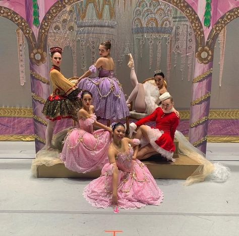 Ballerinas Aesthetic, Photos To Take With Friends, Nutcracker Aesthetic, Nutcracker Season, Funny Ballet, Dance Goals, Christmas Ballet, Dance Pics, Dancer Lifestyle