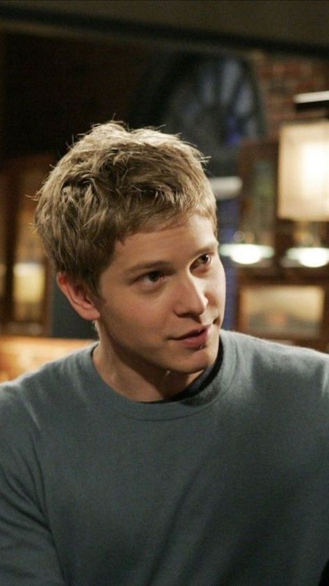 Logan Gilmore, Gilmore Girls Logan, Logan Huntzberger, Rory And Logan, Gilmore Girls Fashion, Gilmore Guys, Matt Czuchry, Fit Guys, Team Logan