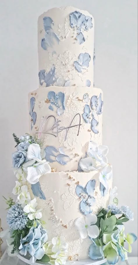 Dream Wedding Cake, Light Blue Wedding, Tiered Cake, Wedding Cakes Blue, Blue Themed Wedding, Dusty Blue Weddings, Future Wedding Plans, Wedding Cake Inspiration, Beautiful Wedding Cakes