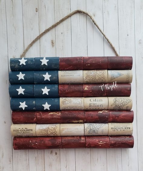 Cork Garland, Cork Planters, Cork Ideas, Wine Cork Diy Crafts, Wine Cork Projects, Patriotic Diy, Wine Cork Ornaments, Cork Crafts Diy, Wine Cork Diy