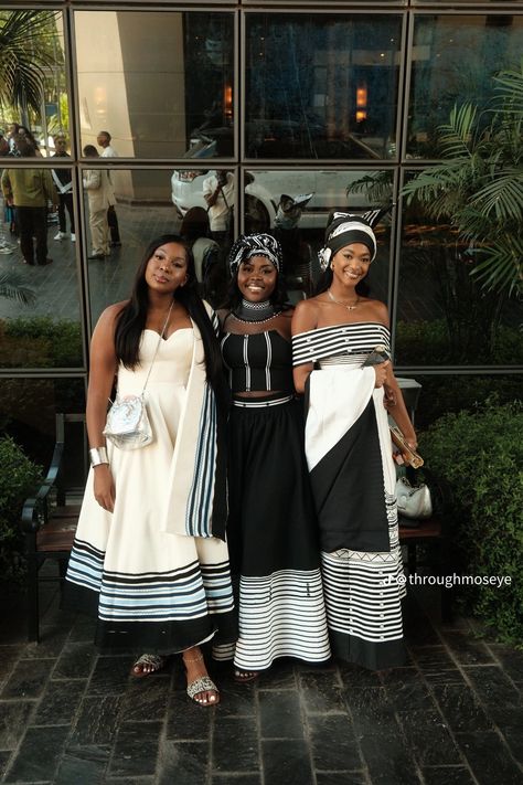 Xhosa Traditional Dresses South Africa, Xhosa Outfits For Women, Xhosa Aesthetic, Umbaco Xhosa Dresses, Traditional Dresses Xhosa, Umbhaco Xhosa Designs, Traditional Dresses South Africa, Xhosa Makoti Outfits, Xhosa Attire For Ladies