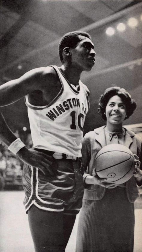 Fifty-four years ago, Vernon Earl Monroe (aka Earl the Pearl | Black Jesus) was featured in the March 6, 1967 issue of SPORTS ILLUSTRATED while he was playing basketball at Winston-Salem State. Frank Deford wrote these words: Winston-Salem, N.C. The State College there has a student body almost all Negro, and the entire team is colored. This gave me the opportunity to witness a basketball phenomenon—Negro players sitting on the bench. The way it is these day, a Negro is offered a scholarship on Earl Monroe, Nba Basketball Art, The Golden Boy, Black Jesus, Basketball Photography, Tall People, Student Body, Basketball Art, Nba Legends