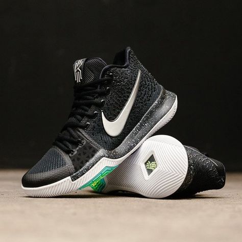 Zapatillas Kyrie Irving, Hoop Shoes, Nike Kyrie 3, Kyrie 3, Basketball Nike, Nike Sneakers Mens, Basket Nike, Winter Inspired, Baskets Nike