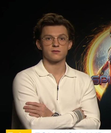 Spiderman Actor, Peter Parker Tom Holland, Love School, Nerd Glasses, Tom Holland Zendaya, Tom Holland Peter Parker, Tom Y, Tom Holland Spiderman, Tommy Boy