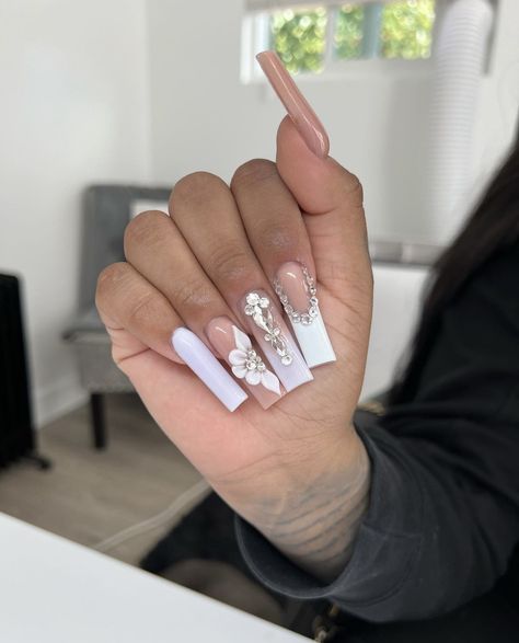 Tapered square 3d flower nails🤍 graduation nail inspo 🤍 Classy White Nails, Nails Graduation, 3d Flower Nails, Graduation Nails, Tapered Square, Flower Nails, White Nails, Nail Inspo, Square