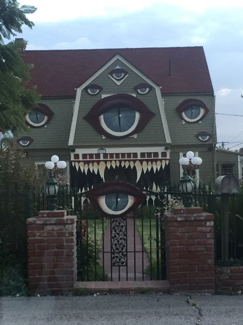 Guys I found it!!! Christine Mcconnell, Casa Halloween, Creepy Houses, Monster House, Tim Burton Films, Halloween Monster, Halloween Haunted Houses, Halloween Home Decor, Fete Halloween