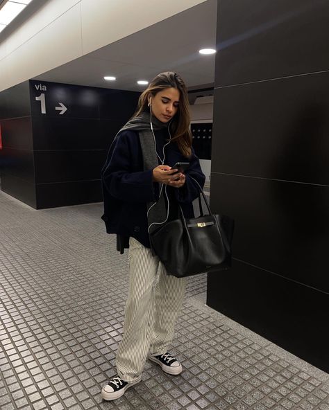 EMELIE LINDMARK (@emitaz) | Instagram Emitaz Style, Emitaz Hair, Emitaz Outfits, Grey And Black Outfits, Demellier New York, Scandinavian Outfit, Emelie Lindmark, Uni Bag, Scandinavian Fashion