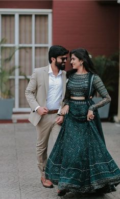 Kerala Wedding Dress For Men, Kerala Reception Dress For Couples, Engagement Dress For Kerala Bride, Simple Dresses For Engagement Party, Couple Suit And Dress, Couple Reception Outfit Indian, Engagement Looks For Indian Couple, Kerala Engagement Lehenga, Engagement Party Indian