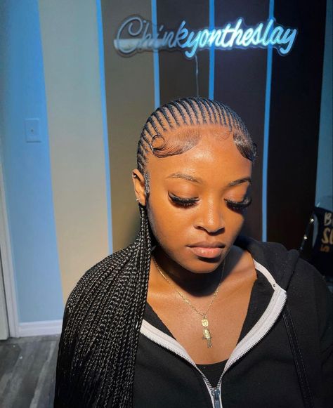 Cornrows Small Straight Back, Mini Straight Back Feed In Braids, Small Feed Ins To The Back, Small Stitch Braids Cornrows, Small Straight Backs With Designs, Small Straight Backs, Small Straight Back Feed In Braids With Heart, Straight Up Cornrows Black Women, Extra Small Straight Back Feed In Braids