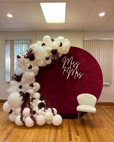 White and Burgandy balloon garland backdrop for a bridal shower Vino Before Vows Bridal Shower Decor, Maroon And White Graduation Party Ideas, Red And White Bridal Shower Ideas, Bridal Shower Ideas Red, Burgundy Bridal Shower Ideas, Red Bridal Shower Ideas, Gold Bridal Shower Ideas, Balloon Garland Backdrop, 80th Birthday Party Decorations