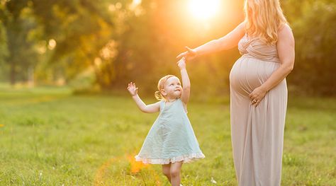 Maternity With Daughter Photography, Maternity With Daughter, Spring Maternity Photos With Toddler, Maternity With Toddler, Mama Photoshoot, Maternity Pictures With Toddler, Maternity Photos With Toddler, Mother Daughter Maternity, Spring Maternity Photos