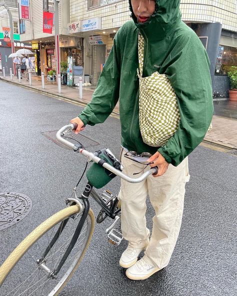 Japanese Gorpcore, Bycicle Outfit, Urban Bike Style, Bike Boy, Urban Bicycle, Street Style Outfits Men, Bike Style, Casual Work Outfits, Japan Fashion