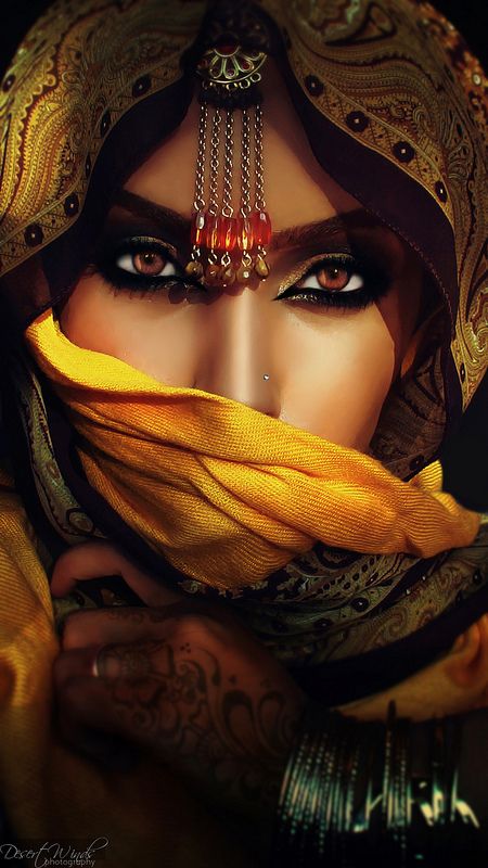 Cai Arabi, Arabic Makeup, Arab Beauty, Smokey Eyes, Beautiful Moon, Arabian Nights, Mellow Yellow, Beautiful Eyes, Portrait Painting