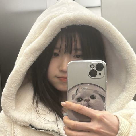 Fromis 9 Icons, Fromis 9 Hayoung, Asian Haircut, Girls Rules, Cat Girl, Winter Theme, Divine Feminine, Girl Crush, Hush Hush